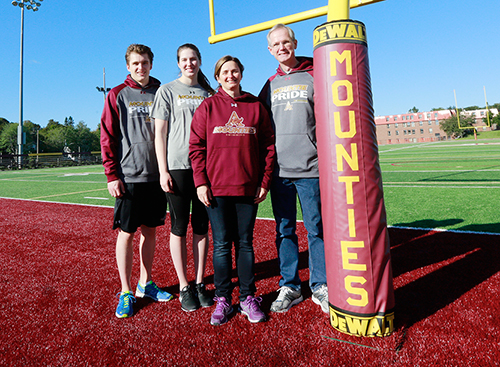 Lynn Lowen ('82) with her husband David ('82) and two of their children who recently crossed the stage at Convocation Hall, Jeffrey ('16) and Allison ('17).